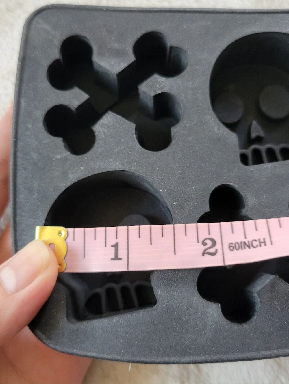 Ice Cannibal | LHS | NWT Black Skull & Crossbones Silicone Ice Tray Mold